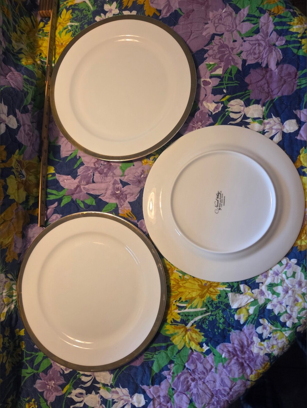 Nevaeh White by Fitz and Floyd 11.5" Grand Rim Dinner Plate in Gold